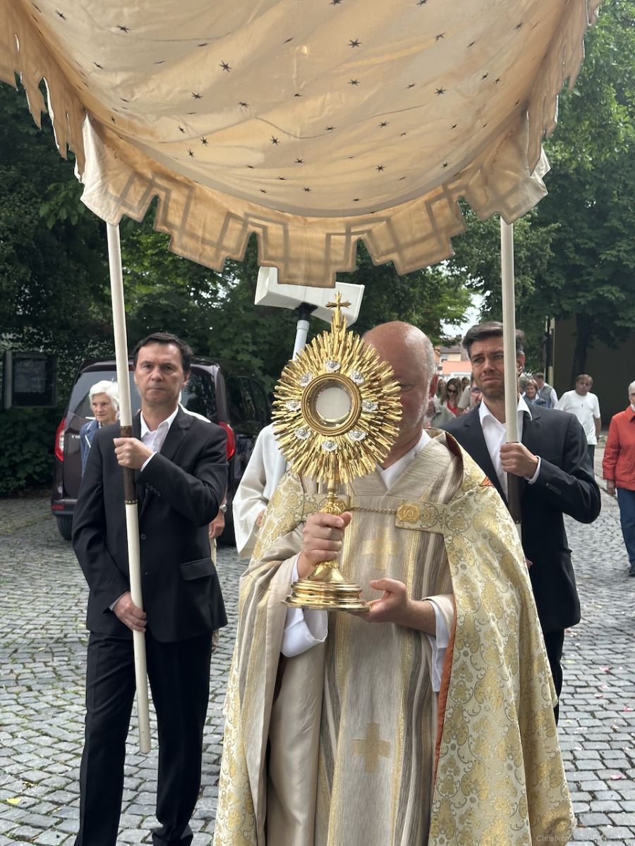 Fron­leich­nams­fest der Pfar­rei­en­gemein­schaft in Christ­kö­nig